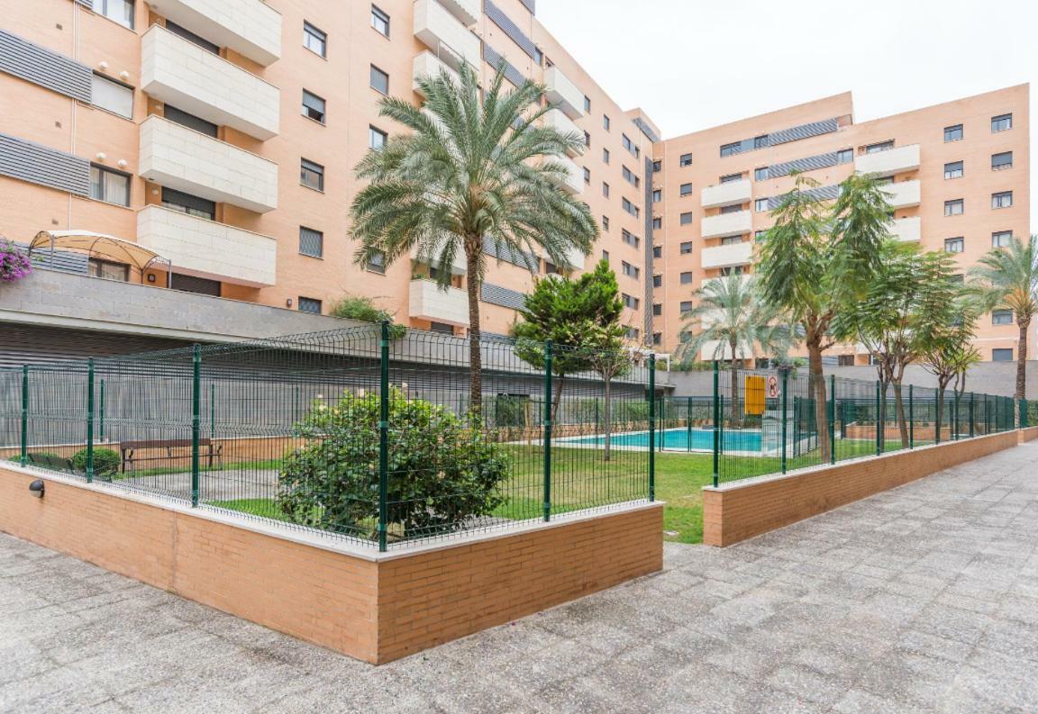 Keywise Perfect Location Next To Maria Zambrano Station, Central , Beach ,Pool And Free Parking Málaga Eksteriør billede